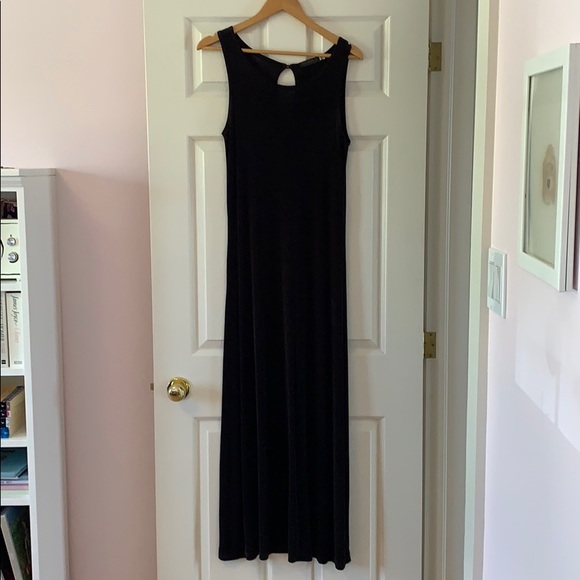 Dresses & Skirts - Black stretchy dress